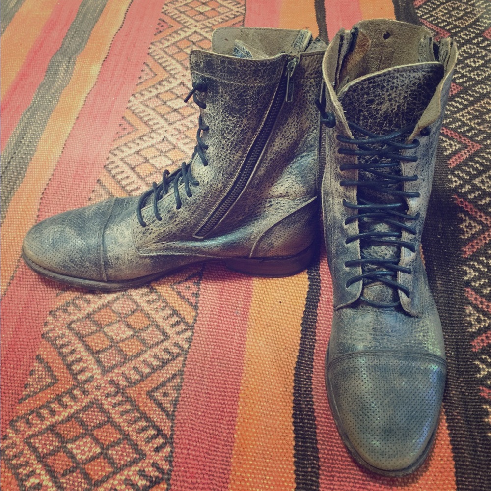 Bed stu combat boots